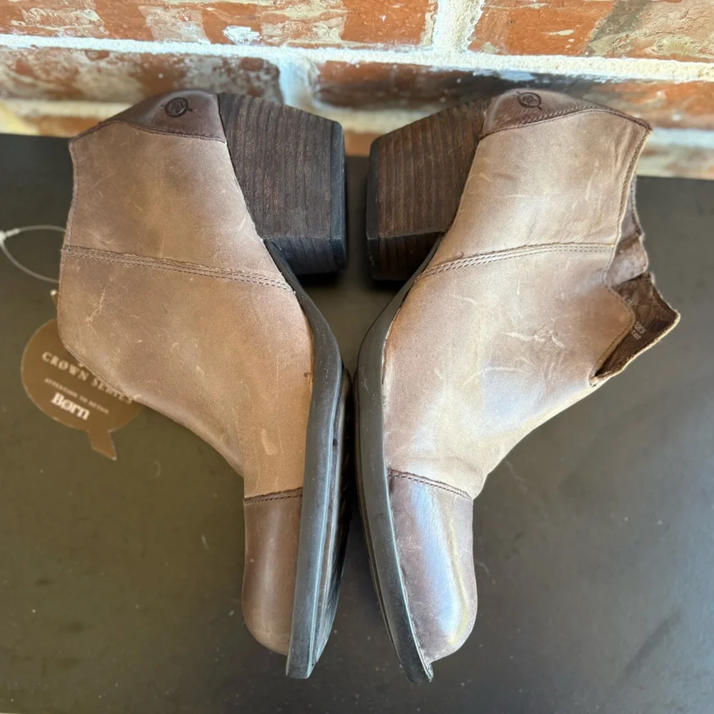 Born Keya Brown Distressed Leather Side Zip Ankle Boots Size 9.5 NWT
